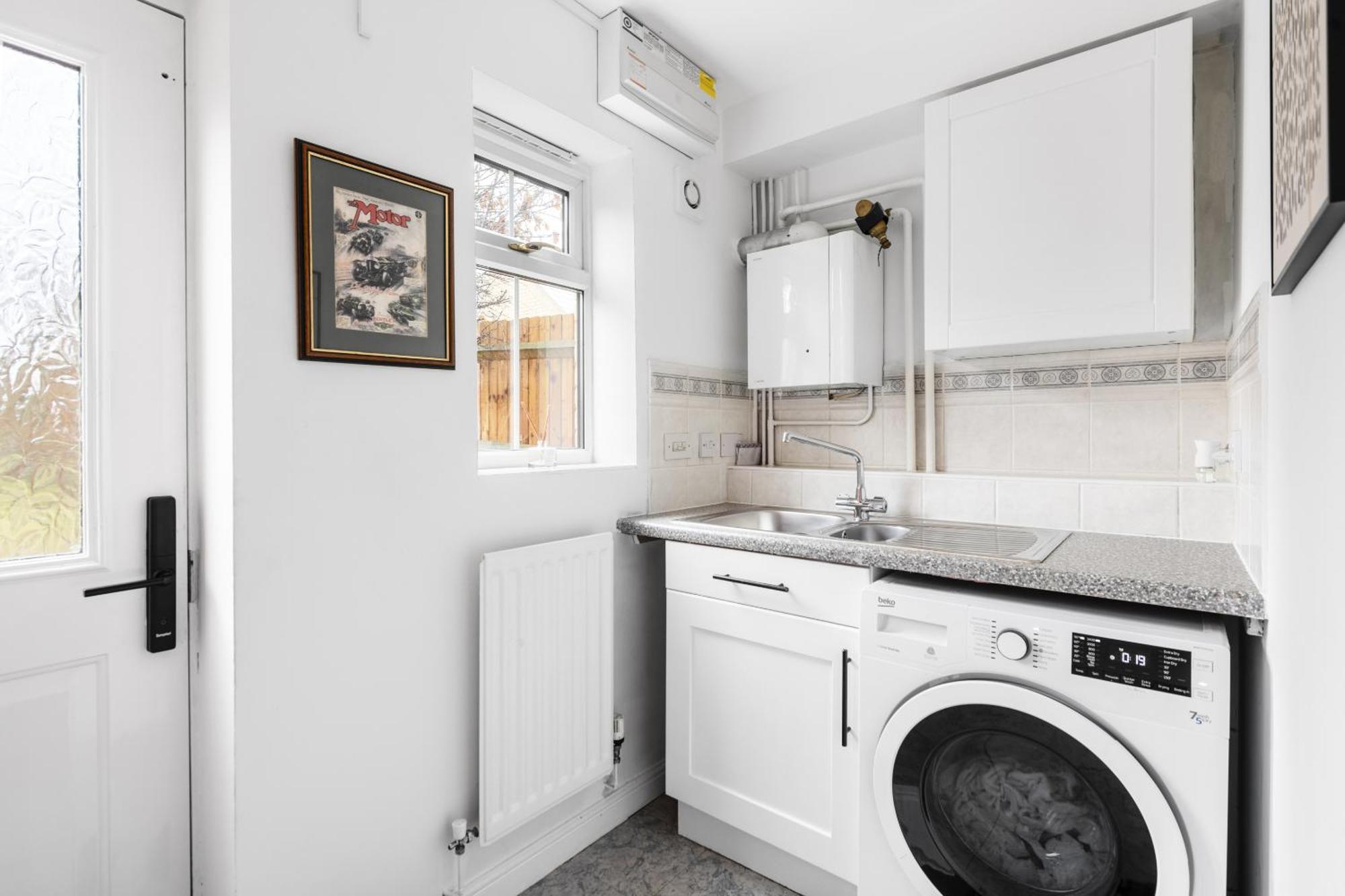 Luxurious 3 Bed House With Free Parking, Close To The Train Station & Town Брейнтрі Екстер'єр фото